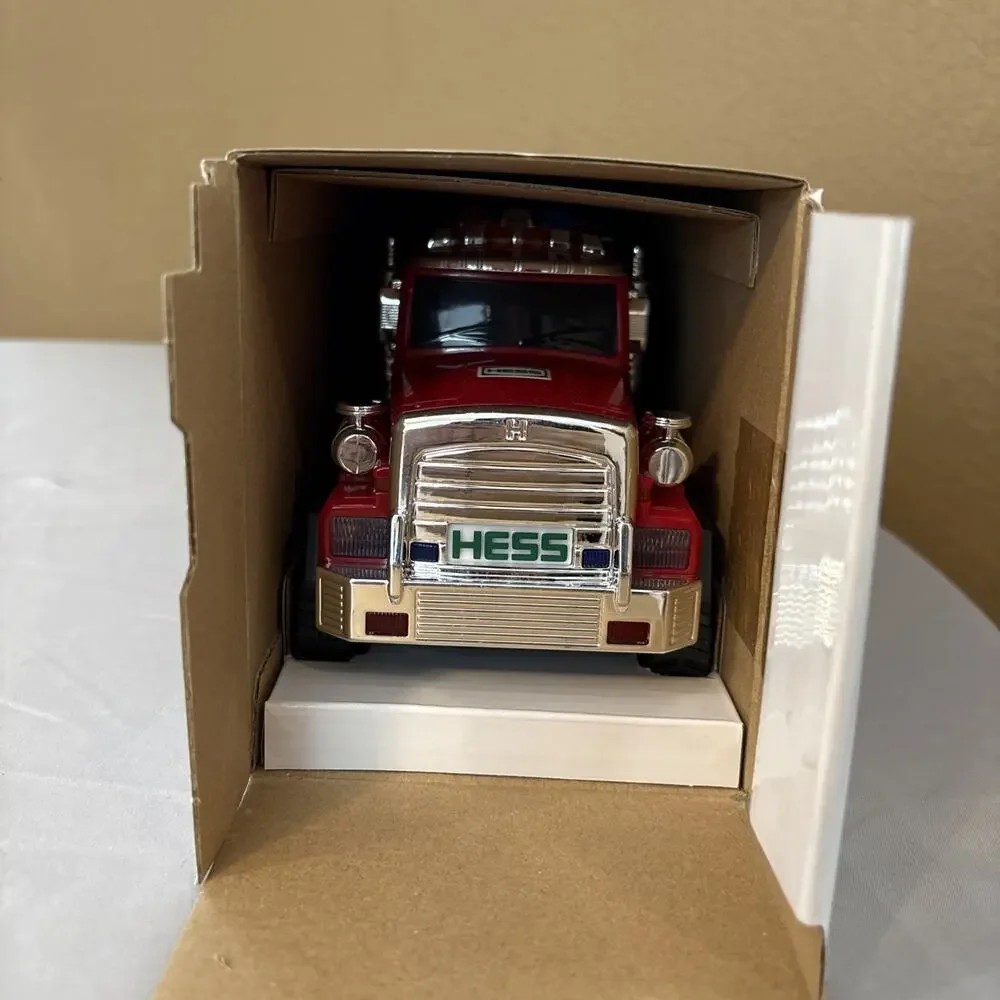 Hess 2015 Fire Truck and Ladder Rescue Collectable Brand New